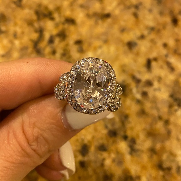 Stunning Oval Shape CZ Center Stone &Eternity Band - Picture 2 of 6